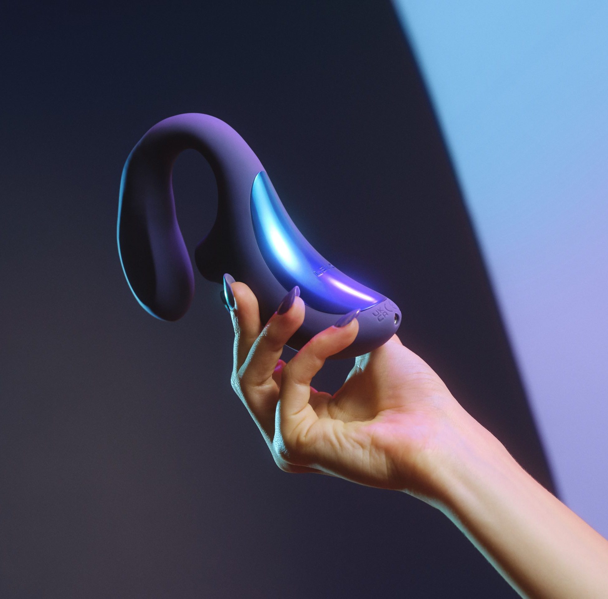 Hand holding the LELO Enigma Wave